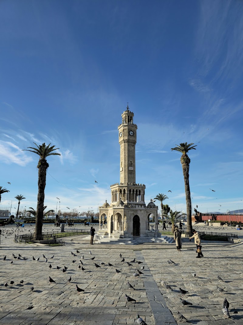 İzmir Saat Kulesi, İzmir